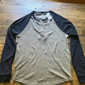 American Eagle Outfitters Gray and Black Long Sleeve Tee